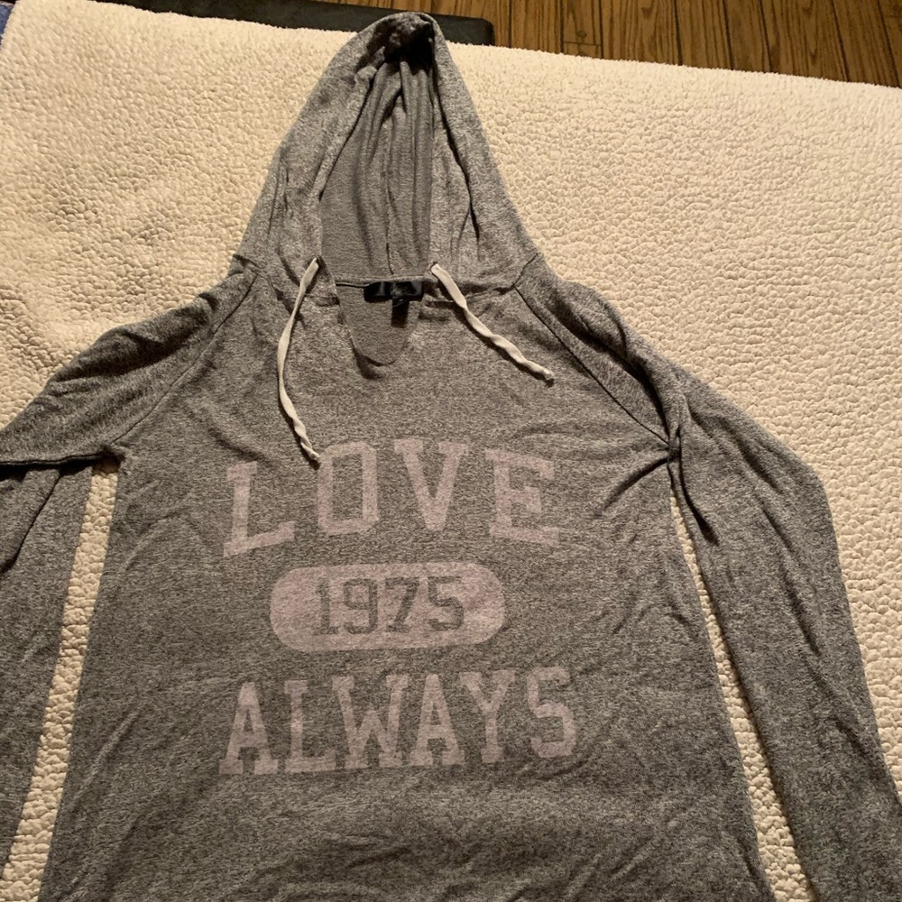 🛍 Grey Hooded Aeropostale sweatshirt
